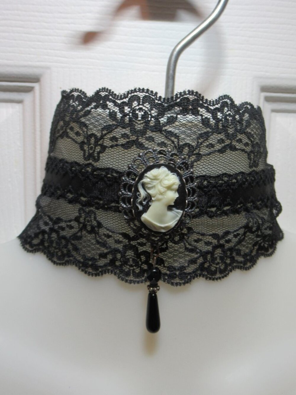 Stunning Scalloped Lace Filigree Cameo Choker Necklace Gothic Victorian Style